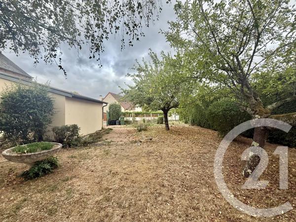 Maison à vendre  6 pièces - 207,57 m 2   YZEURE  - 03