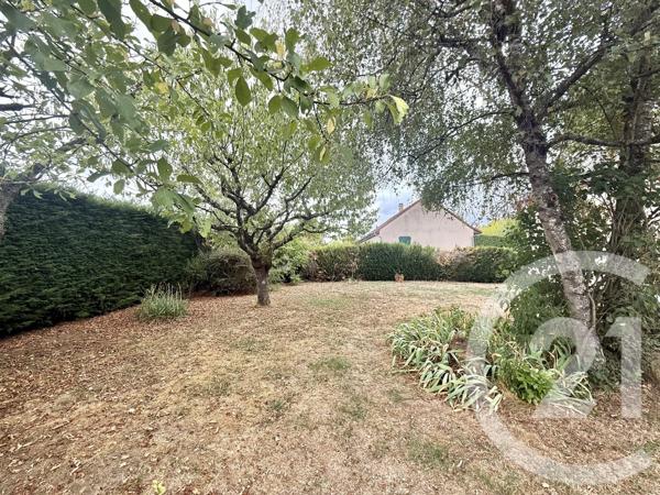 Maison à vendre  6 pièces - 207,57 m 2   YZEURE  - 03