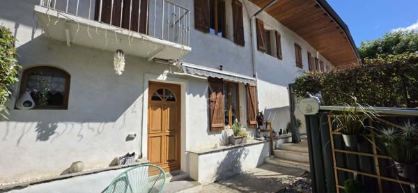 ALBERTVILLE SAINT-SIGISMOND (73200) – LE CHARME D'UNE MAISON DE VILLE AVEC COUR ET TERRASSE PRIVATIVES