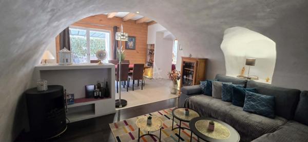 ALBERTVILLE SAINT-SIGISMOND (73200) – LE CHARME D'UNE MAISON DE VILLE AVEC COUR ET TERRASSE PRIVATIVES