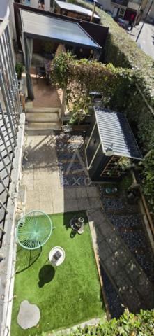 ALBERTVILLE SAINT-SIGISMOND (73200) – LE CHARME D'UNE MAISON DE VILLE AVEC COUR ET TERRASSE PRIVATIVES