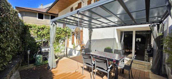 ALBERTVILLE SAINT-SIGISMOND (73200) – LE CHARME D'UNE MAISON DE VILLE AVEC COUR ET TERRASSE PRIVATIVES