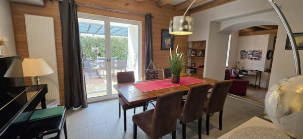 ALBERTVILLE SAINT-SIGISMOND (73200) – LE CHARME D'UNE MAISON DE VILLE AVEC COUR ET TERRASSE PRIVATIVES