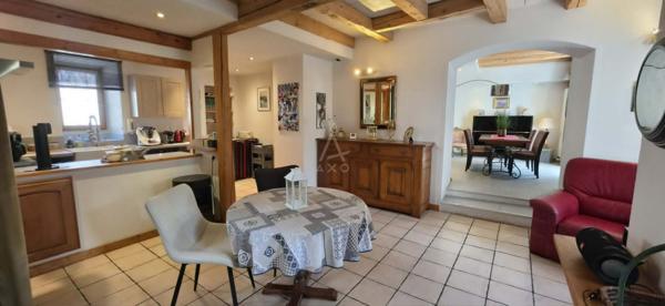 ALBERTVILLE SAINT-SIGISMOND (73200) – LE CHARME D'UNE MAISON DE VILLE AVEC COUR ET TERRASSE PRIVATIVES