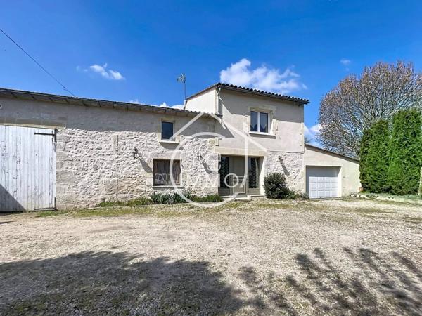 SAINT-MICHEL-DE-MONTAIGNE: Grande propriété en pierre avec piscine intérieure