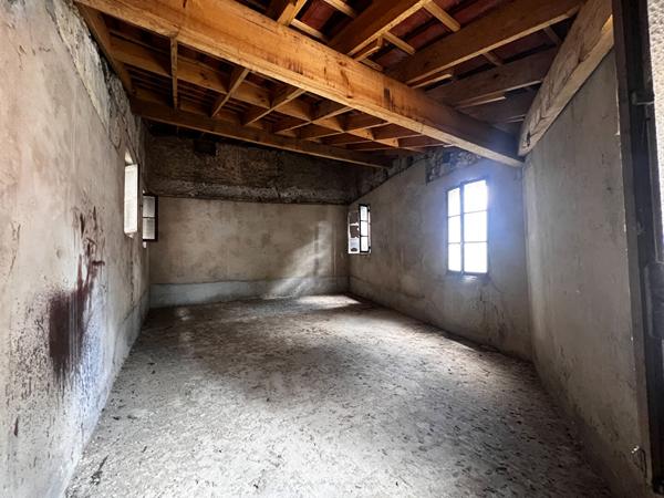 A vendre Immeuble à rénover plateau et garage Mont De Marsan centre ville investisseurs