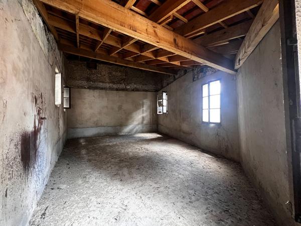 A vendre Immeuble à rénover plateau et garage Mont De Marsan centre ville investisseurs