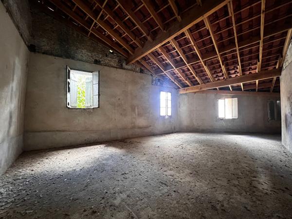 A vendre Immeuble à rénover plateau et garage Mont De Marsan centre ville investisseurs