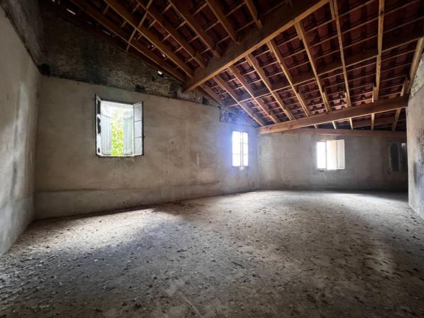 A vendre Immeuble à rénover plateau et garage Mont De Marsan centre ville investisseurs