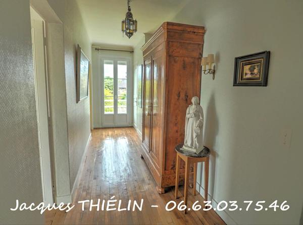 Maison de caractère en hypercentre de Longué-Jumelles ? 198 m² ? 5 chambres ? Terrain clos