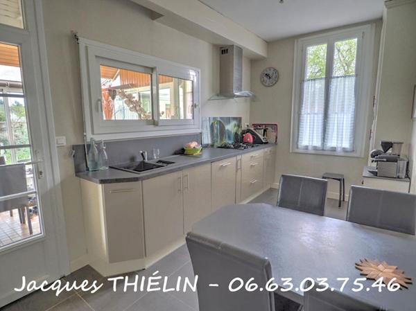 Maison de caractère en hypercentre de Longué-Jumelles ? 198 m² ? 5 chambres ? Terrain clos