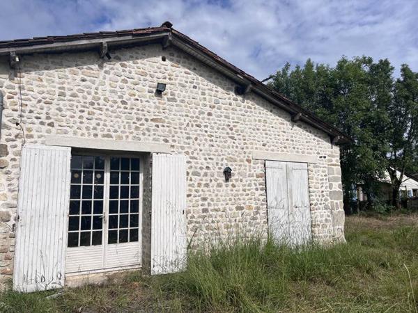 Maison à vendre 101 992 € Saint-Laurent-de-Belzagot 4 p 95 m² DPE F
