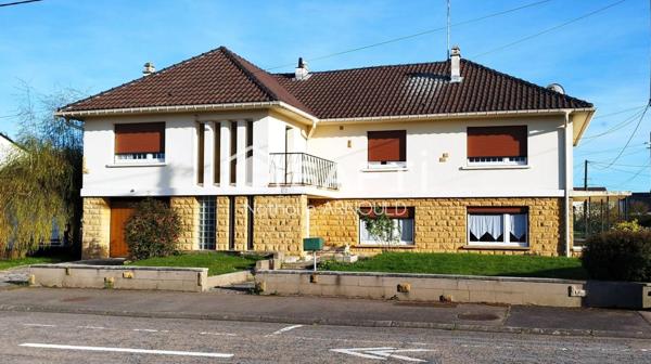 MAISON INDIVIDUELLE DE 197 M2 SUR UN TERRAIN DE 587 M2 - JARNY