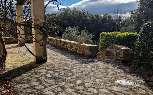 Maison à vendre    5 pièces • 150,72 m2 La Tour-d'Aigues