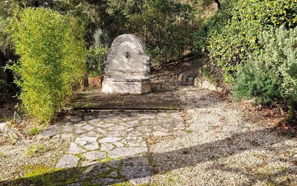 Maison à vendre    5 pièces • 150,72 m2 La Tour-d'Aigues