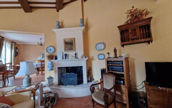 Maison à vendre    5 pièces • 150,72 m2 La Tour-d'Aigues