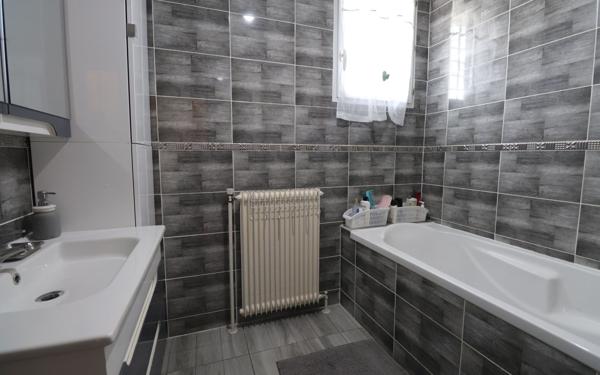 Maison à vendre    6 pièces •  Charvieu-Chavagneux