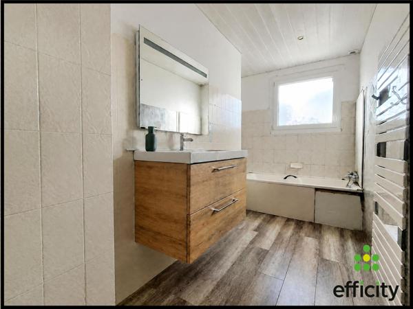 Maison
         8 pièces
        - 160 m² 324 450 €*