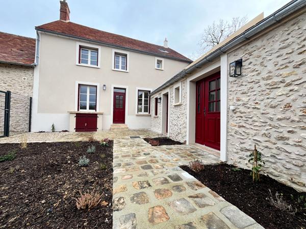 Maison Les Granges Le Roi 5 pièce(s) 163.62 m2