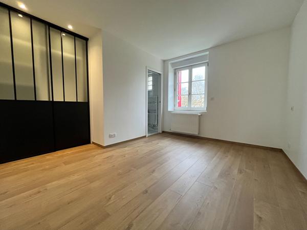 Maison Les Granges Le Roi 5 pièce(s) 163.62 m2