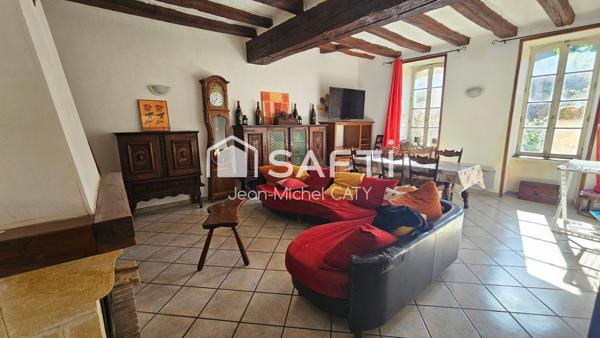 LERE, centre ville, maison à colombage avec 3 chambres.