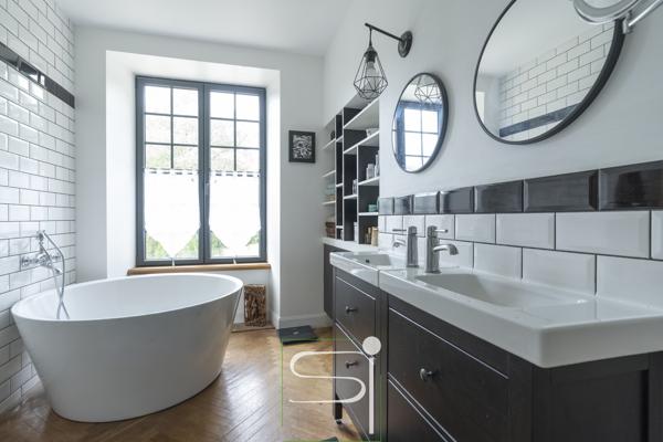 Propriete
                                                                                                                                                                                                                                                                                                                        10 pièce(s)                                                                                                                                                                                                          7 chambre(s)                                                                                                                                                                                                          479  m²