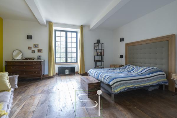 Propriete
                                                                                                                                                                                                                                                                                                                        10 pièce(s)                                                                                                                                                                                                          7 chambre(s)                                                                                                                                                                                                          479  m²