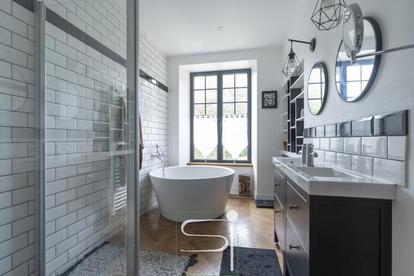 Propriete
                                                                                                                                                                                                                                                                                                                        10 pièce(s)                                                                                                                                                                                                          7 chambre(s)                                                                                                                                                                                                          479  m²