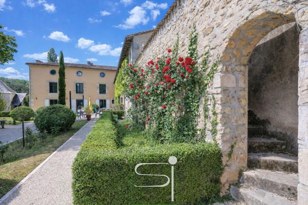 Propriete
                                                                                                                                                                                                                                                                                                                        10 pièce(s)                                                                                                                                                                                                          7 chambre(s)                                                                                                                                                                                                          479  m²