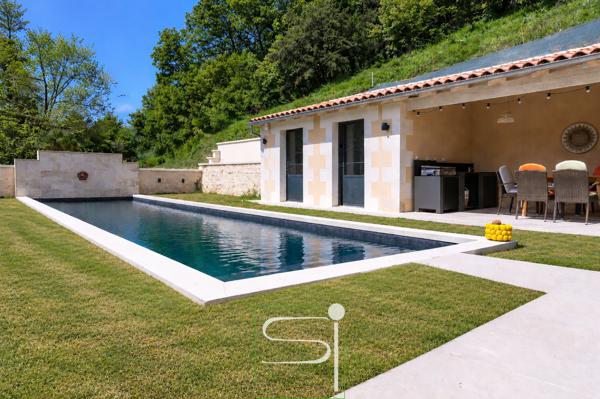Propriete
                                                                                                                                                                                                                                                                                                                        10 pièce(s)                                                                                                                                                                                                          7 chambre(s)                                                                                                                                                                                                          479  m²
