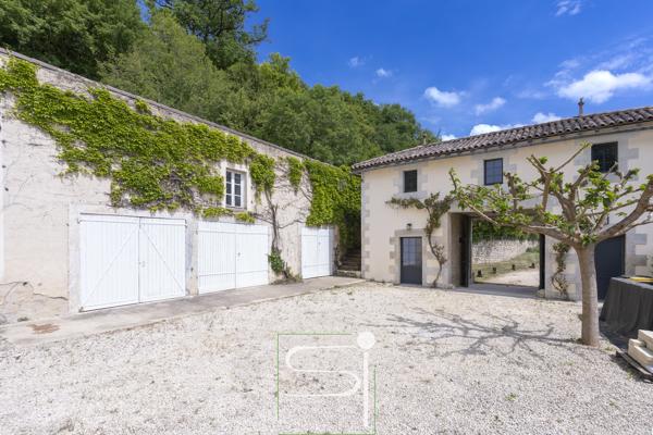 Propriete
                                                                                                                                                                                                                                                                                                                        10 pièce(s)                                                                                                                                                                                                          7 chambre(s)                                                                                                                                                                                                          479  m²