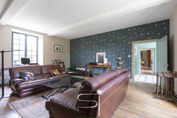 Propriete
                                                                                                                                                                                                                                                                                                                        10 pièce(s)                                                                                                                                                                                                          7 chambre(s)                                                                                                                                                                                                          479  m²