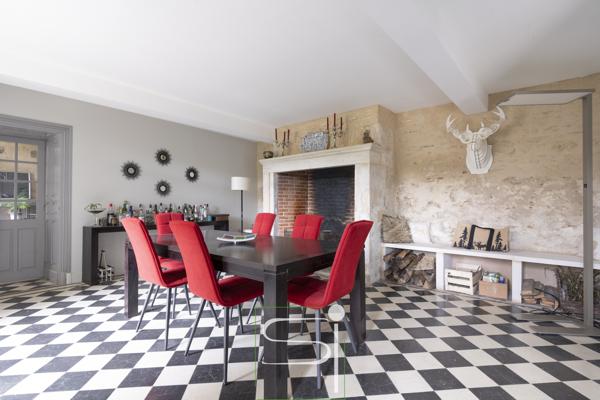 Propriete
                                                                                                                                                                                                                                                                                                                        10 pièce(s)                                                                                                                                                                                                          7 chambre(s)                                                                                                                                                                                                          479  m²