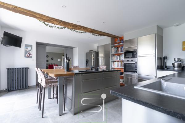 Propriete
                                                                                                                                                                                                                                                                                                                        10 pièce(s)                                                                                                                                                                                                          7 chambre(s)                                                                                                                                                                                                          479  m²