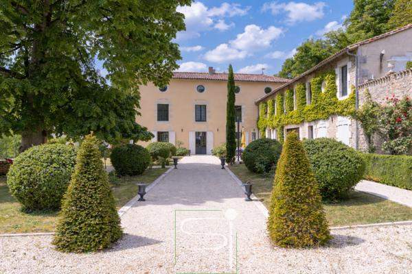 Propriete
                                                                                                                                                                                                                                                                                                                        10 pièce(s)                                                                                                                                                                                                          7 chambre(s)                                                                                                                                                                                                          479  m²