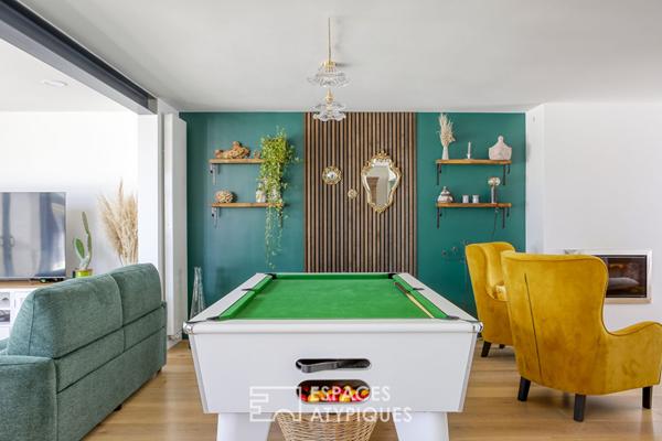 Maison moderne avec piscine et grand jardin