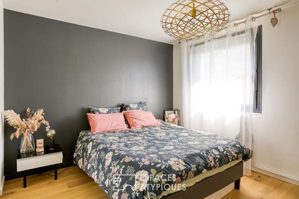 Maison moderne avec piscine et grand jardin