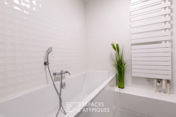 Maison moderne avec piscine et grand jardin