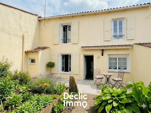 Vente maison de caractère Aytre, 187m² 6 pièces 389 000€ avec garage