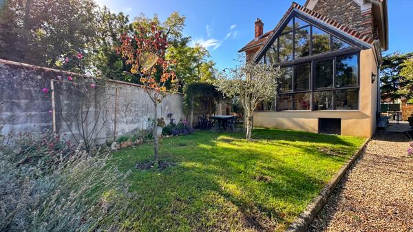 Corbeil-Essonnes (91100) Belle maison meulière 10 pièces de 212 m² – Corbeil-Essonnes Centre-ville