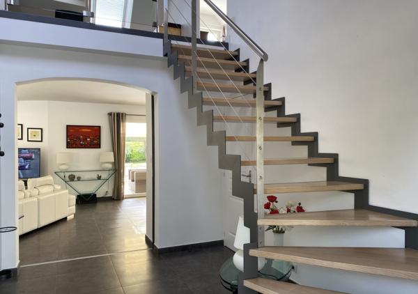 SOUS OFFRE - Villa de 210m² sur une parcelle de 2670 m² avec piscine chauffée au coeur du Domaine privé limitrophe du Golf de La Baule