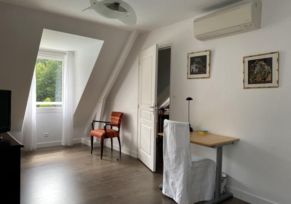 SOUS OFFRE - Villa de 210m² sur une parcelle de 2670 m² avec piscine chauffée au coeur du Domaine privé limitrophe du Golf de La Baule