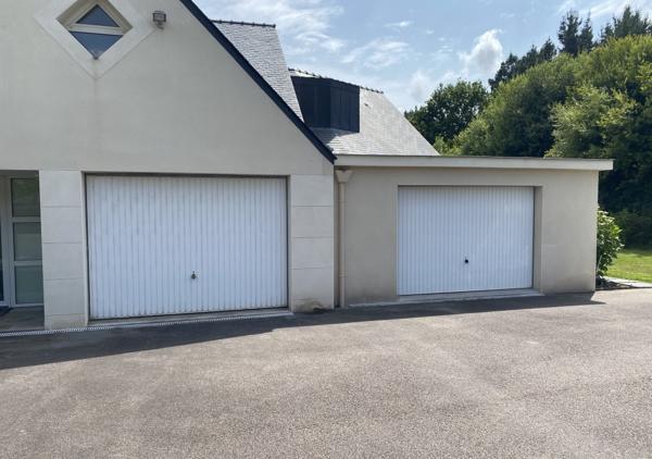 SOUS OFFRE - Villa de 210m² sur une parcelle de 2670 m² avec piscine chauffée au coeur du Domaine privé limitrophe du Golf de La Baule