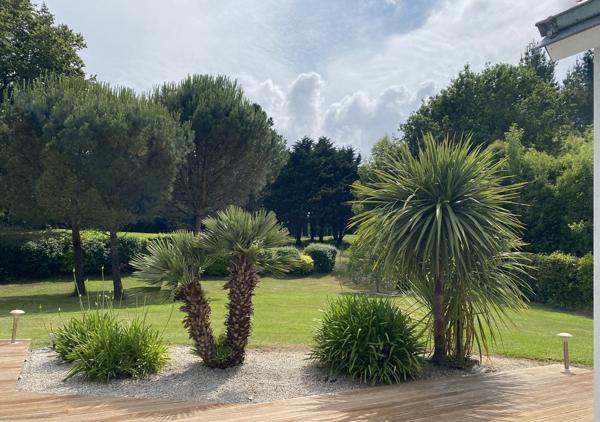 SOUS OFFRE - Villa de 210m² sur une parcelle de 2670 m² avec piscine chauffée au coeur du Domaine privé limitrophe du Golf de La Baule