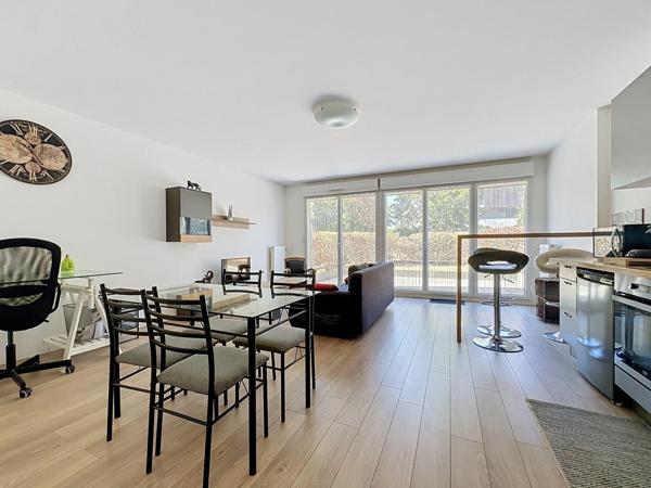 Grand T2 Lumineux tout équipé avec terrasse