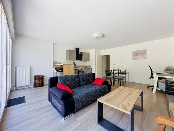 Grand T2 Lumineux tout équipé avec terrasse