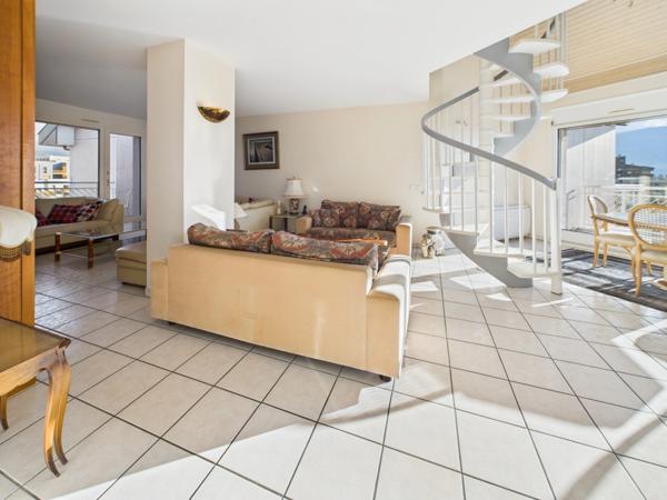 Haute Savoie (74), à vendre AMBILLY - Proche douane - Appartement T4 duplex attique