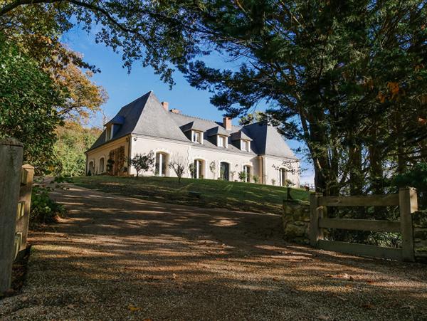 Élégante propriété familiale de 280m² avec vue sur les vignes, à 25 minutes d'Angers Sud