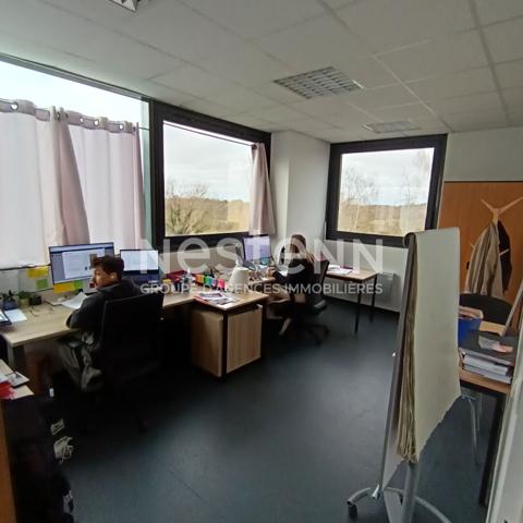 A louer bureaux de 184m² sur Theix proximité RN 165