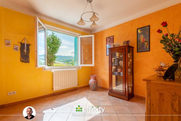 Maison
         5 pièces
        - 132 m² Exclusivité 320 000 € *